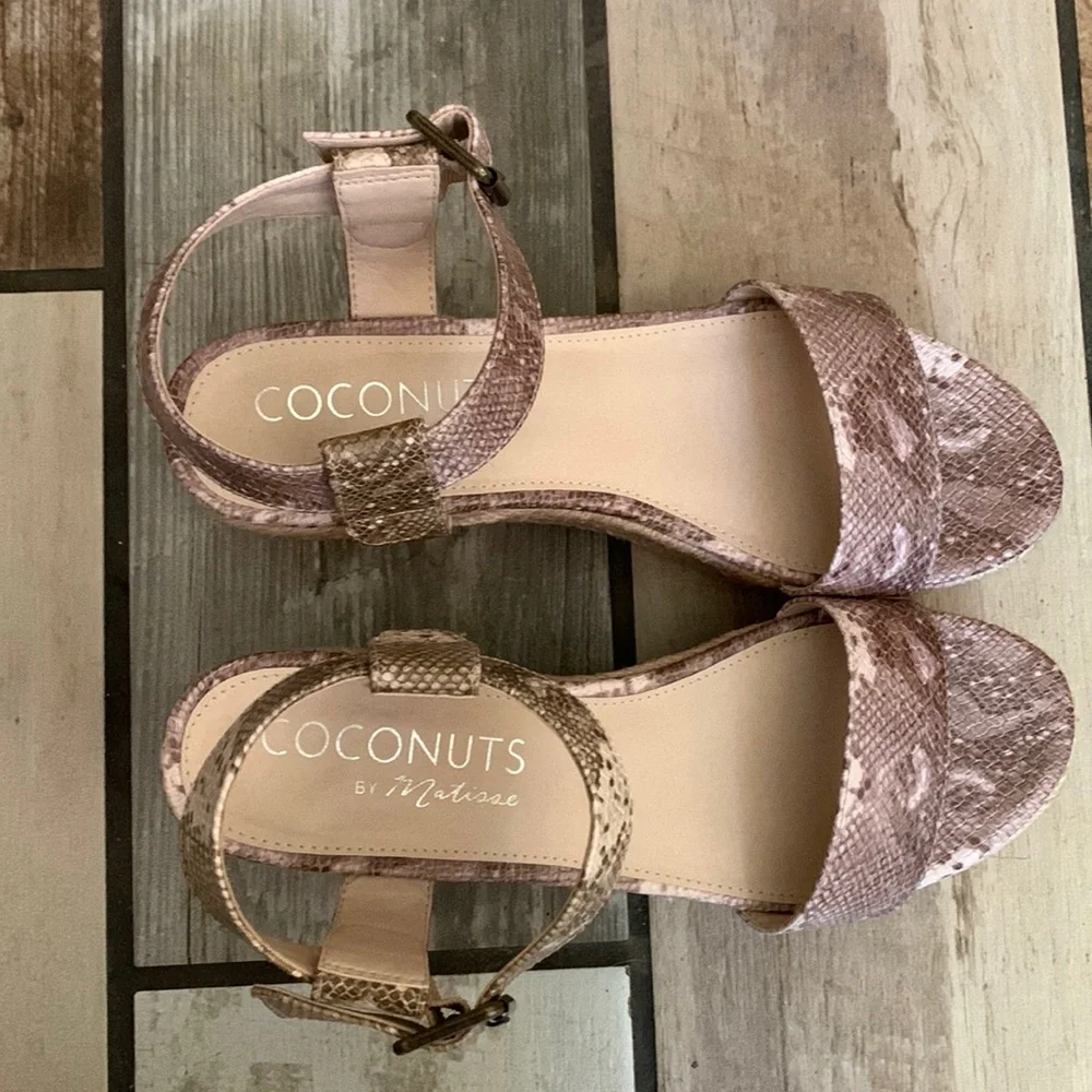COCONUTS Sandal Women’s 8M Tan Matisse Sunchaser Espadrille Neutral Snakeskin